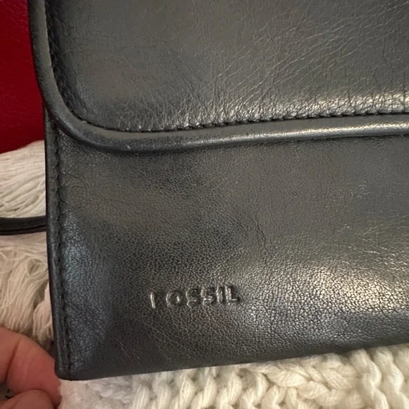 Fossil purse,  with phone holder. Small leather crossbody - Picture 3 of 12